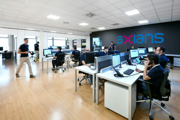 08-AXIANS_1